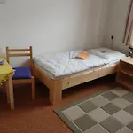 Zur Wartburg בית הארחה